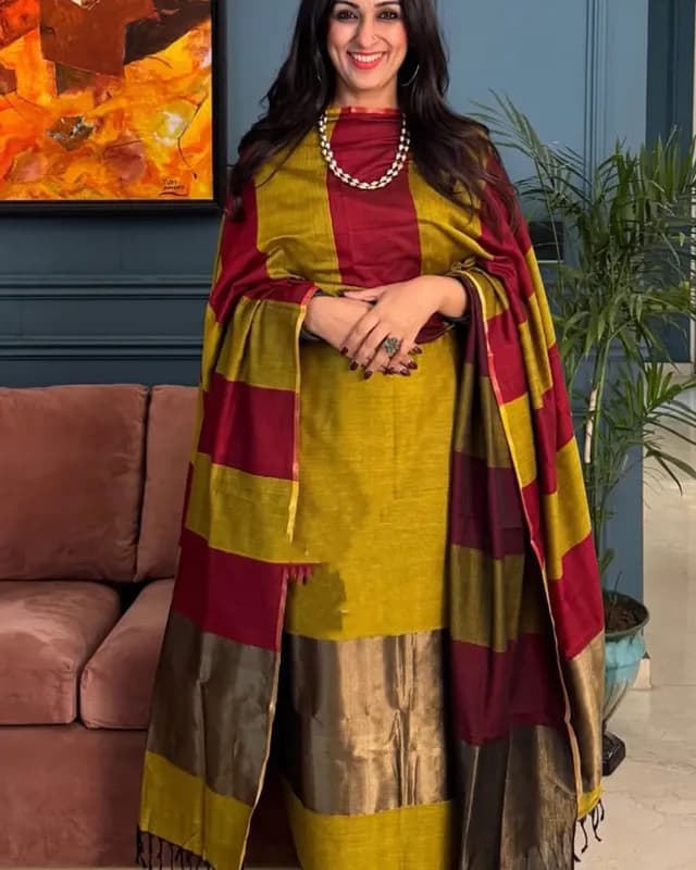 Exclusive Banarasi Unstitched Salwar kameez with Dupatta🦋*   *BANARASI SUIT*cotton suit  *TOP- cotton with zari stripe   *DUPATTA- cotton with zari patta cotton  *BOTTOM-* cotton plain  *2.50 meter each*