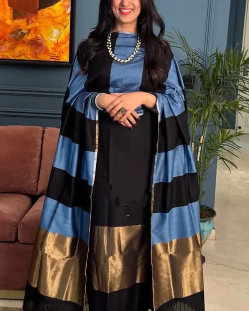 Exclusive Banarasi Unstitched Salwar kameez with Dupatta🦋*   *BANARASI SUIT*cotton suit  *TOP- cotton with zari stripe   *DUPATTA- cotton with zari patta cotton  *BOTTOM-* cotton plain  *2.50 meter each*