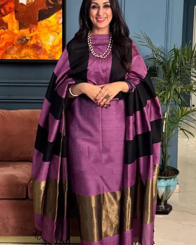 Exclusive Banarasi Unstitched Salwar kameez with Dupatta🦋*   *BANARASI SUIT*cotton suit  *TOP- cotton with zari stripe   *DUPATTA- cotton with zari patta cotton  *BOTTOM-* cotton plain  *2.50 meter each*